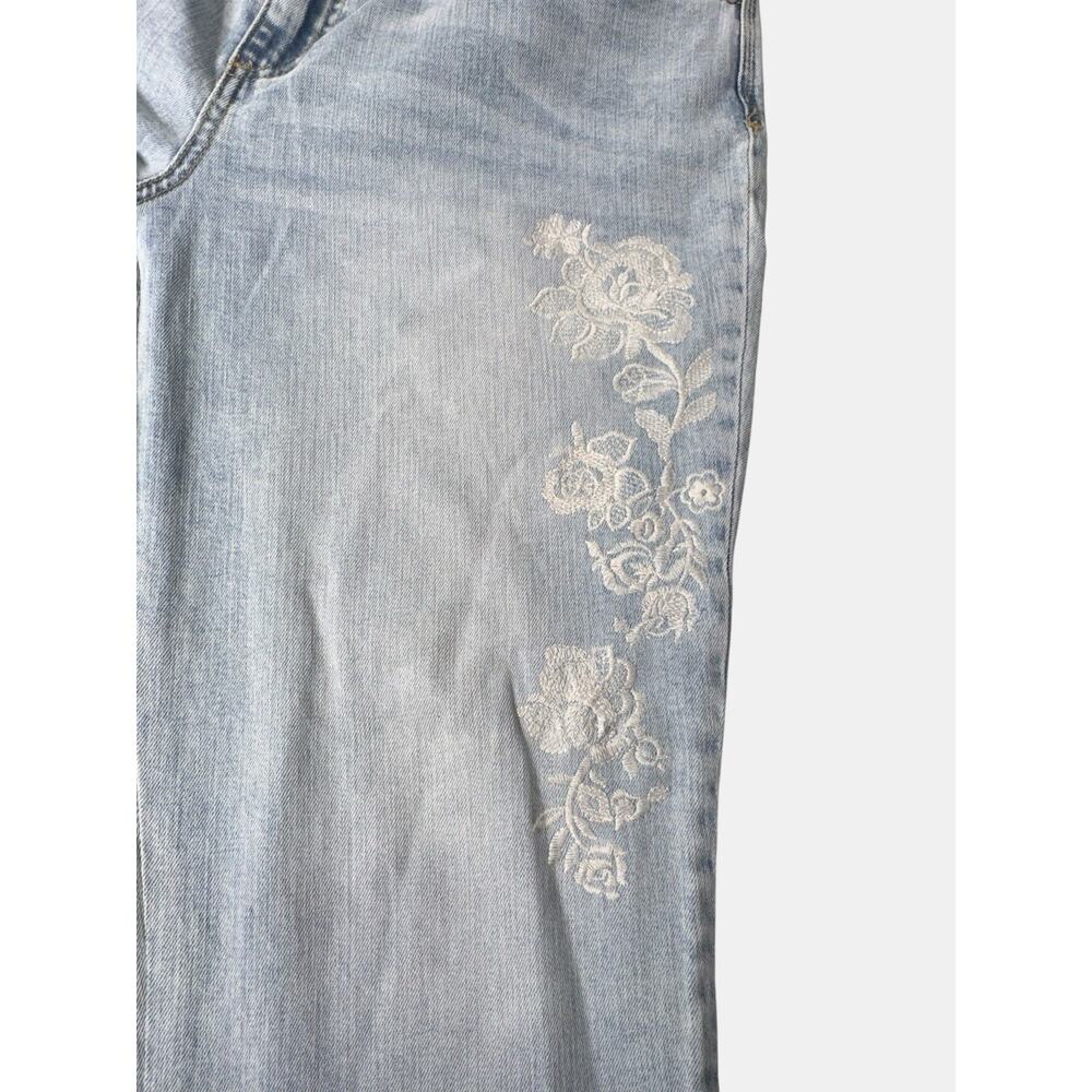 Chico’s Platinum Skimmer Jeans Women’s Size 1 Floral Rhinestone Denim Light Wash - Picture 4 of 9